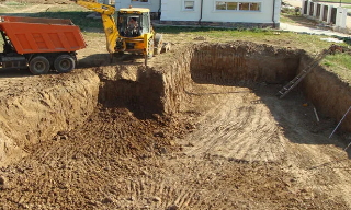 Рытье котлованов под фундамент в Канске – цена от 2571 руб. за м3 | 2Землекопа-Кнс